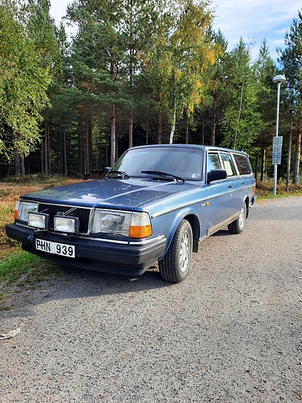 Volvo 240 2 of 2