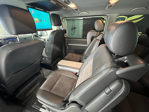 Volkswagen Multivan 18 of 25