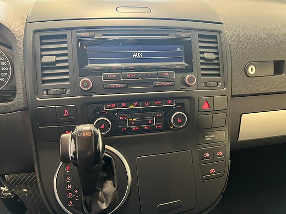 Volkswagen Multivan 12 of 25
