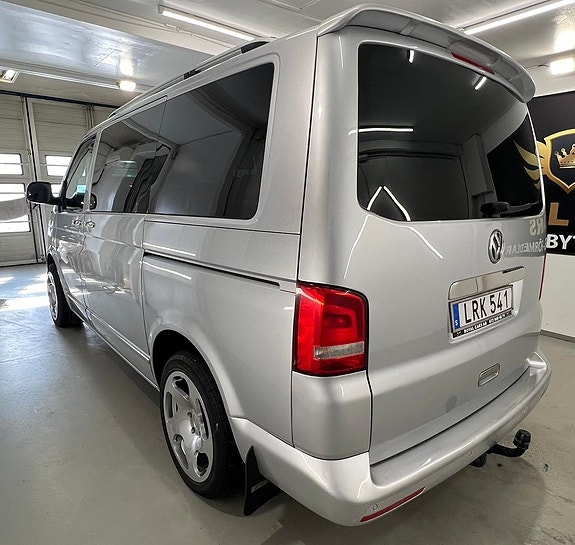 Volkswagen Multivan 6 of 25