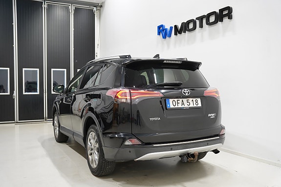 Toyota RAV4 4 of 21