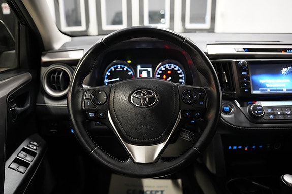 Toyota RAV4 11 of 21