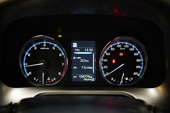 Toyota RAV4 12 of 21