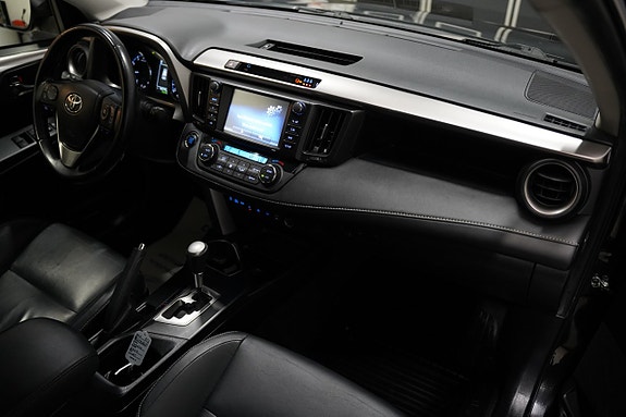Toyota RAV4 9 of 21