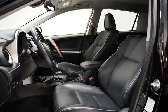 Toyota RAV4 7 of 21