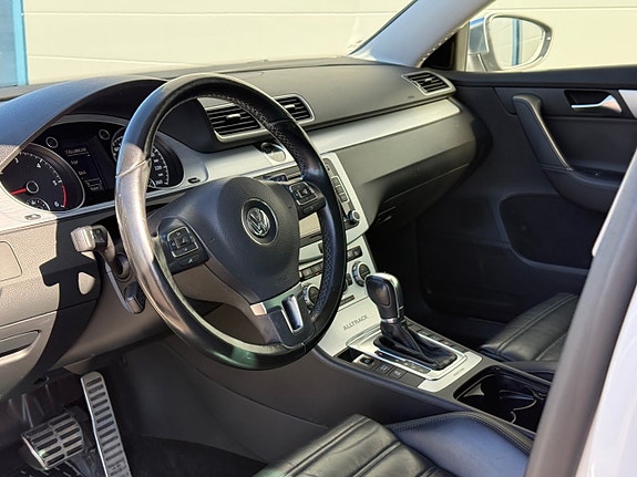 Volkswagen Passat 9 of 15