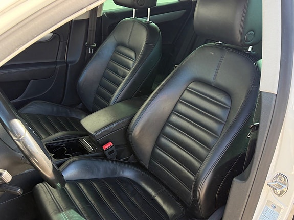 Volkswagen Passat 13 of 15