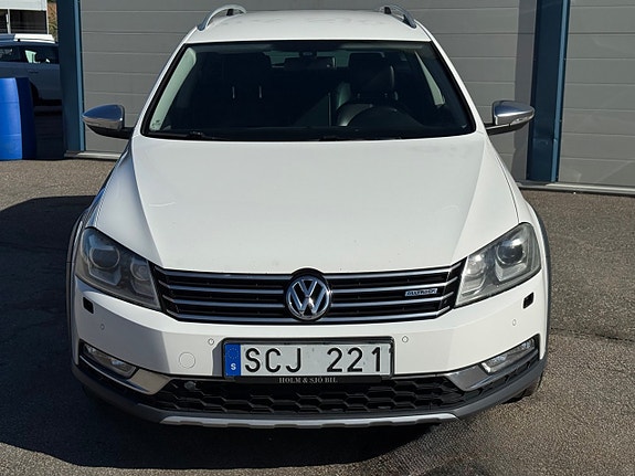 Volkswagen Passat 3 of 15