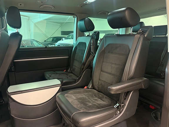 Volkswagen Multivan 8 of 19