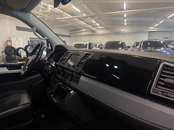 Volkswagen Multivan 7 of 19