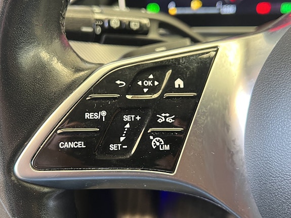 Mercedes-Benz C300 e 13 of 23