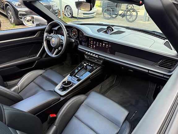 Porsche 911 Carrera 4S 14 of 30