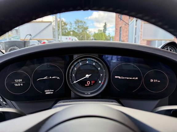 Porsche 911 Carrera 4S 17 of 30
