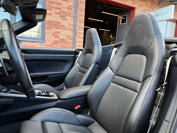 Porsche 911 Carrera 4S 15 of 30