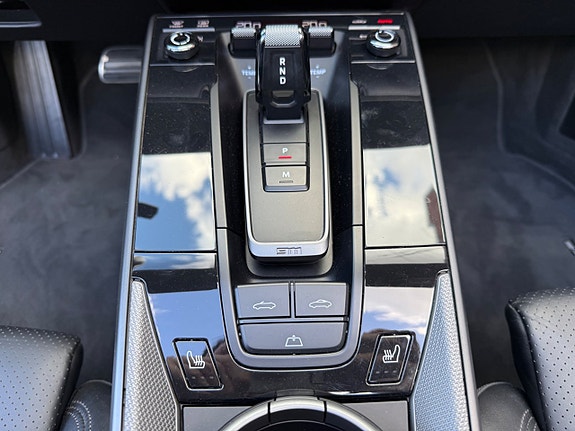 Porsche 911 Carrera 4S 24 of 30