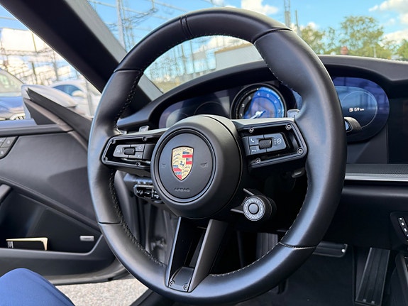 Porsche 911 Carrera 4S 16 of 30