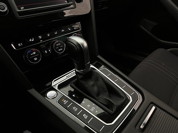 Volkswagen Passat Alltrack 19 of 30