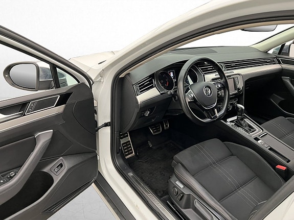 Volkswagen Passat Alltrack 9 of 30