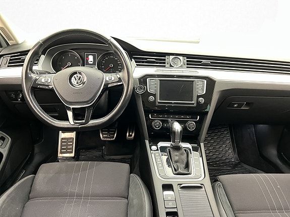 Volkswagen Passat Alltrack 11 of 30