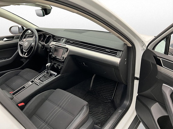 Volkswagen Passat Alltrack 21 of 30