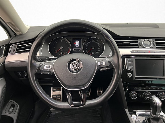 Volkswagen Passat Alltrack 12 of 30