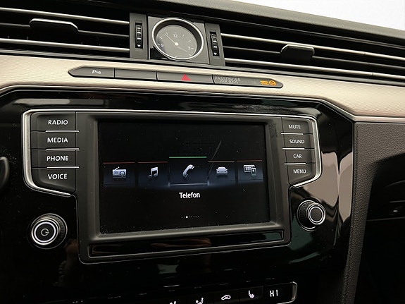 Volkswagen Passat Alltrack 18 of 30
