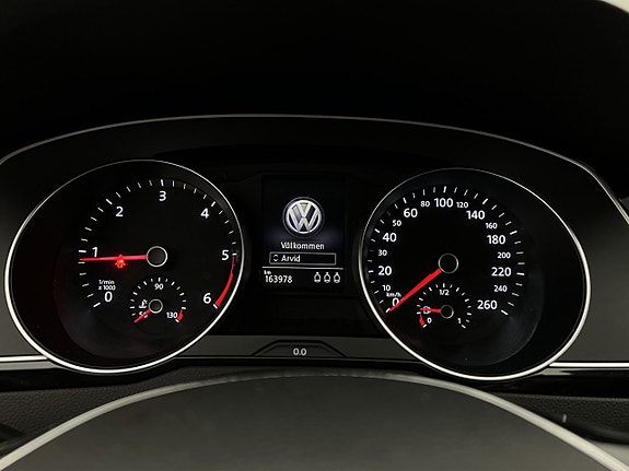 Volkswagen Passat Alltrack 14 of 30