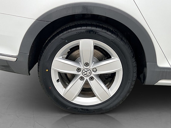 Volkswagen Passat Alltrack 29 of 30
