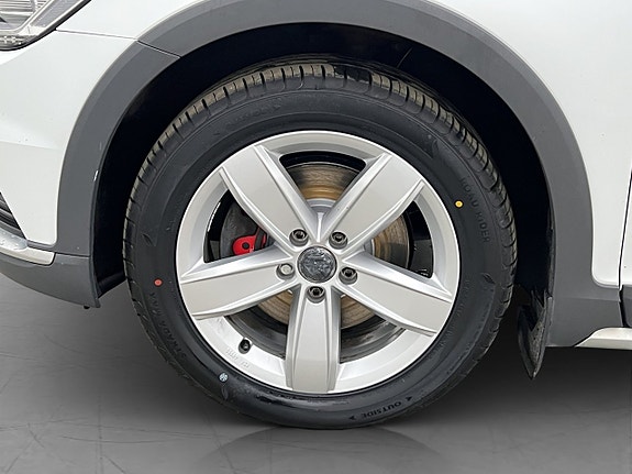 Volkswagen Passat Alltrack 27 of 30