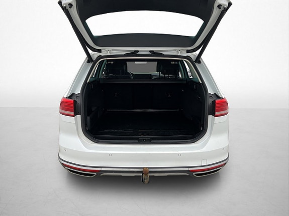 Volkswagen Passat Alltrack 24 of 30