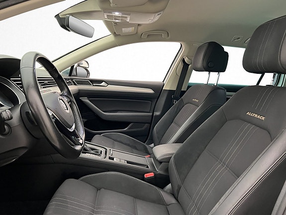 Volkswagen Passat Alltrack 10 of 30