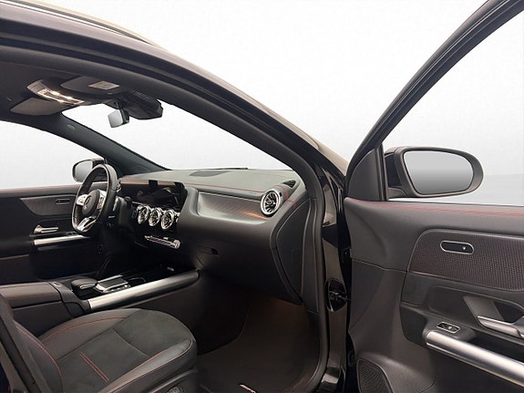 Mercedes-Benz EQA300 27 of 30