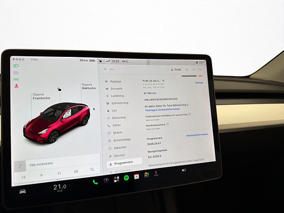 Tesla Model Y 23 of 30