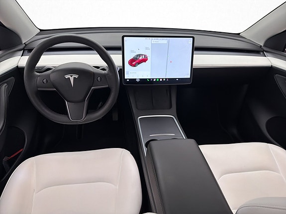 Tesla Model Y 16 of 30