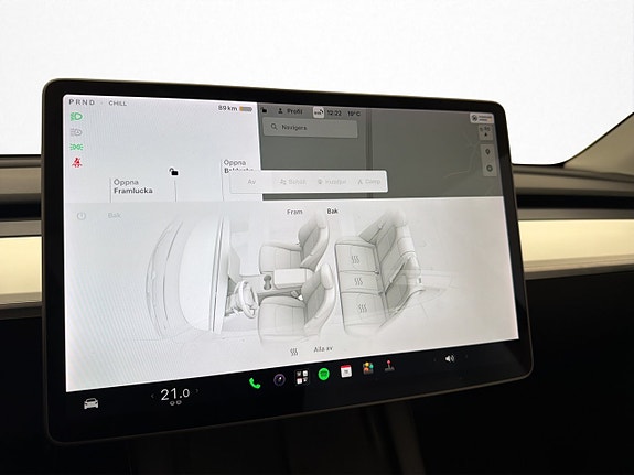 Tesla Model Y 21 of 30
