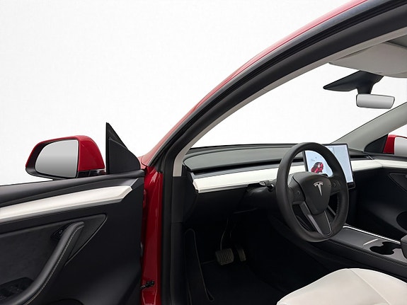 Tesla Model Y 12 of 30