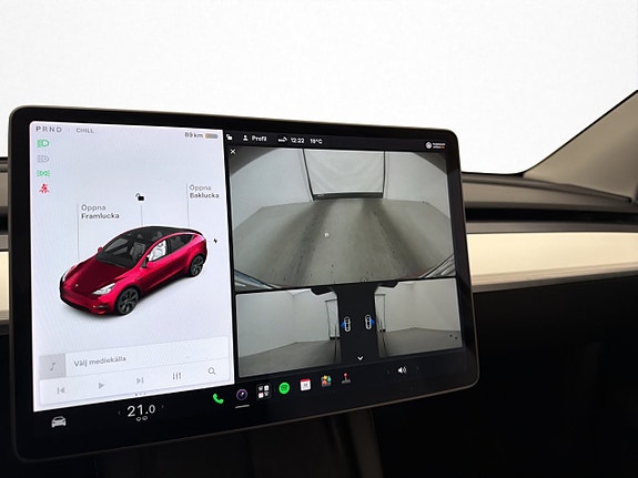 Tesla Model Y 17 of 30