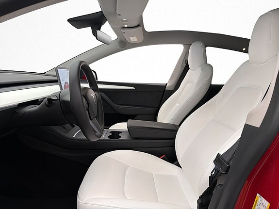 Tesla Model Y 14 of 30