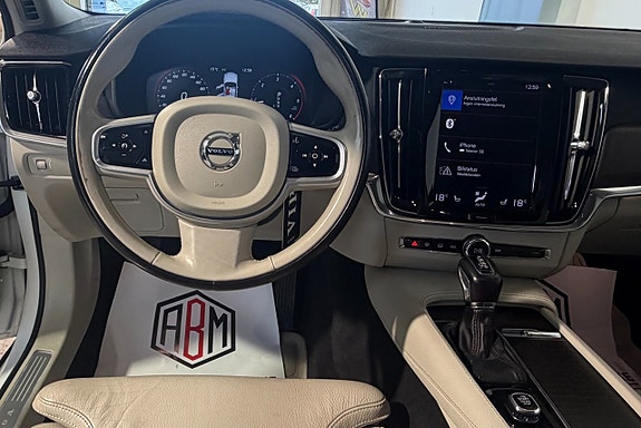 Volvo V90 Cross Country 8 of 19