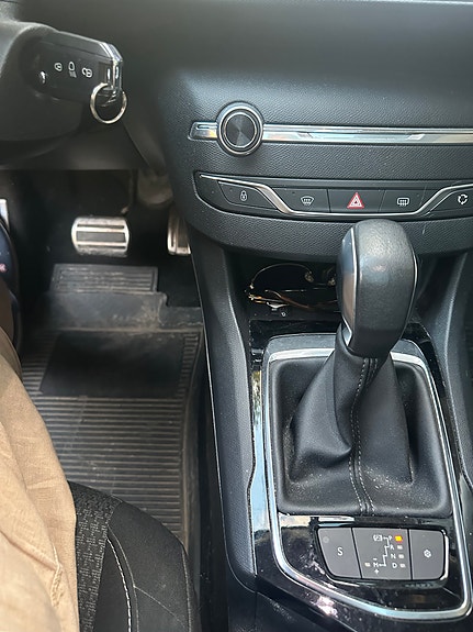 Peugeot 308 4 of 8