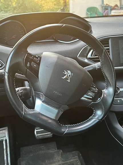 Peugeot 308 7 of 8