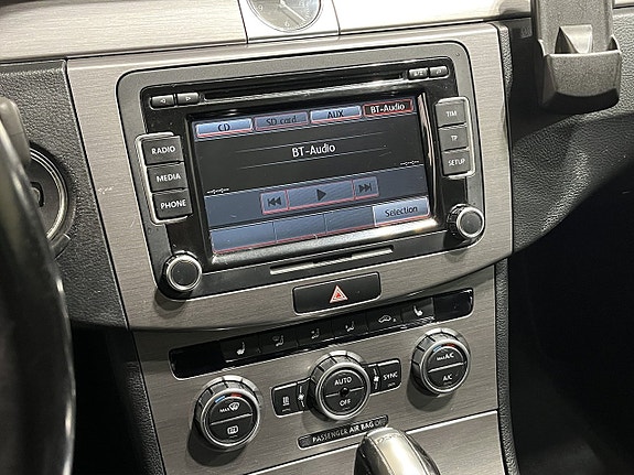 Volkswagen Passat 17 of 19