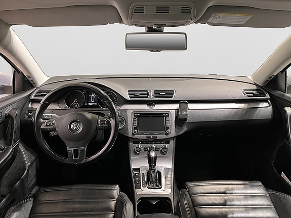 Volkswagen Passat 12 of 19