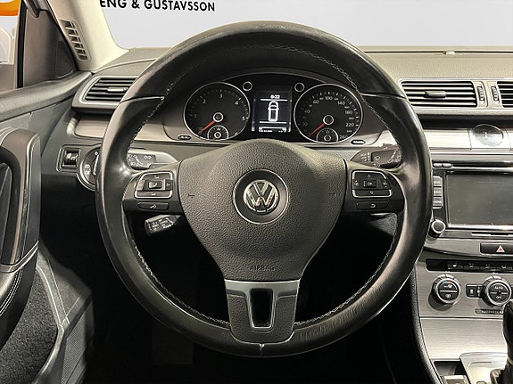 Volkswagen Passat 13 of 19
