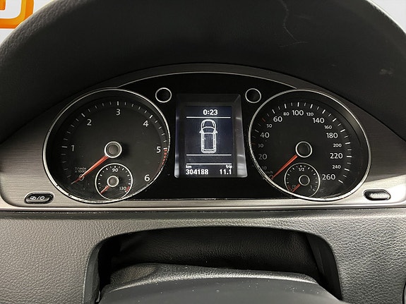Volkswagen Passat 16 of 19