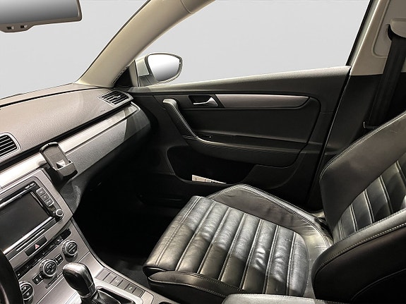 Volkswagen Passat 14 of 19