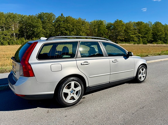 Volvo V50 2 of 8