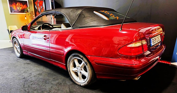 Mercedes-Benz CLK230 7 of 18
