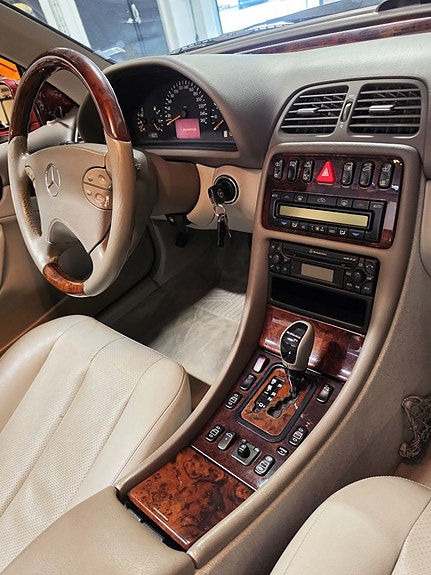 Mercedes-Benz CLK230 16 of 18