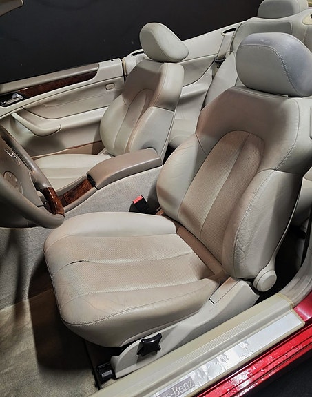 Mercedes-Benz CLK230 12 of 18